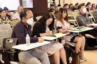 จัดโครงการอบรมเชิงปฏิบัติการ Curriculum Redesign เพื่อการตรวจสอบและรับรองมาตรฐานการอุดมศึกษาระดับหลักสูตร โดยมี อธิการบดีมหาวิทยาลัยพะเยา รองศาสตราจารย์ 