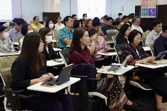 จัดโครงการอบรมเชิงปฏิบัติการ Curriculum Redesign เพื่อการตรวจสอบและรับรองมาตรฐานการอุดมศึกษาระดับหลักสูตร โดยมี อธิการบดีมหาวิทยาลัยพะเยา รองศาสตราจารย์ 