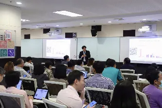 จัดโครงการอบรมเชิงปฏิบัติการ Curriculum Redesign เพื่อการตรวจสอบและรับรองมาตรฐานการอุดมศึกษาระดับหลักสูตร โดยมี อธิการบดีมหาวิทยาลัยพะเยา รองศาสตราจารย์ 