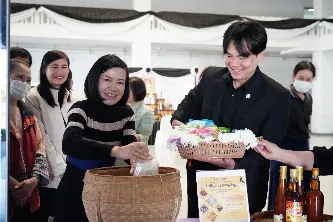 กองบริการการศึกษาร่วมฮอมบุญวัตถุดิบเพื่อกวนข้าวทิพย์ถวายพระเจ้าตนหลวง กิจกรรมตานข้าวใหม่ใส่บาตรหลวง ประจำปี 2569