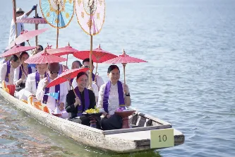 กองบริการการศึกษา มหาวิทยาลัยพะเยา ร่วมสืบสานประเพณีตานข้าวใหม่ใส่บาตรหลวง ณ วัดศรีโคมคำ