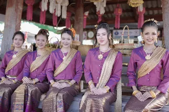 กองบริการการศึกษา มหาวิทยาลัยพะเยา ร่วมสืบสานประเพณีตานข้าวใหม่ใส่บาตรหลวง ณ วัดศรีโคมคำ