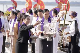 กองบริการการศึกษา มหาวิทยาลัยพะเยา ร่วมสืบสานประเพณีตานข้าวใหม่ใส่บาตรหลวง ณ วัดศรีโคมคำ