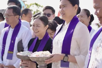 กองบริการการศึกษา มหาวิทยาลัยพะเยา ร่วมสืบสานประเพณีตานข้าวใหม่ใส่บาตรหลวง ณ วัดศรีโคมคำ