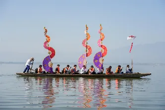 กองบริการการศึกษา มหาวิทยาลัยพะเยา ร่วมสืบสานประเพณีตานข้าวใหม่ใส่บาตรหลวง ณ วัดศรีโคมคำ