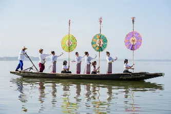 กองบริการการศึกษา มหาวิทยาลัยพะเยา ร่วมสืบสานประเพณีตานข้าวใหม่ใส่บาตรหลวง ณ วัดศรีโคมคำ