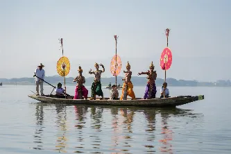 กองบริการการศึกษา มหาวิทยาลัยพะเยา ร่วมสืบสานประเพณีตานข้าวใหม่ใส่บาตรหลวง ณ วัดศรีโคมคำ