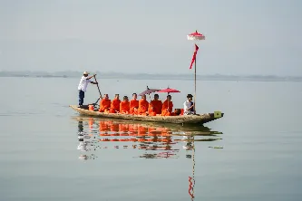 กองบริการการศึกษา มหาวิทยาลัยพะเยา ร่วมสืบสานประเพณีตานข้าวใหม่ใส่บาตรหลวง ณ วัดศรีโคมคำ