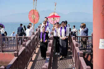 กองบริการการศึกษา มหาวิทยาลัยพะเยา ร่วมสืบสานประเพณีตานข้าวใหม่ใส่บาตรหลวง ณ วัดศรีโคมคำ